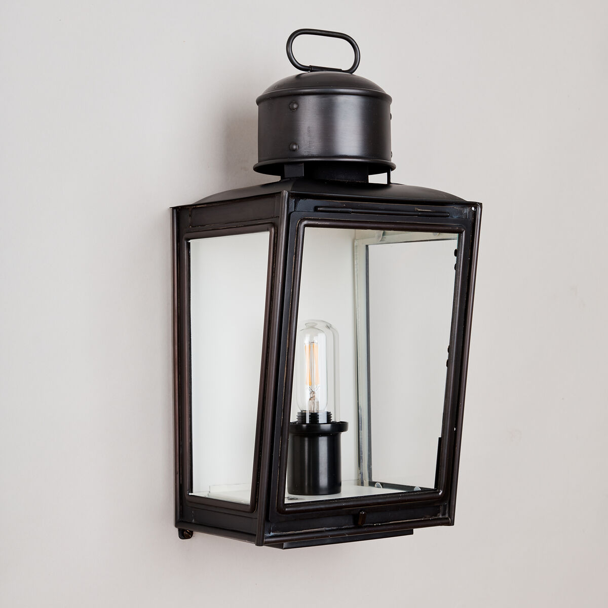 Tufton Wall Lantern WA0371.BZ